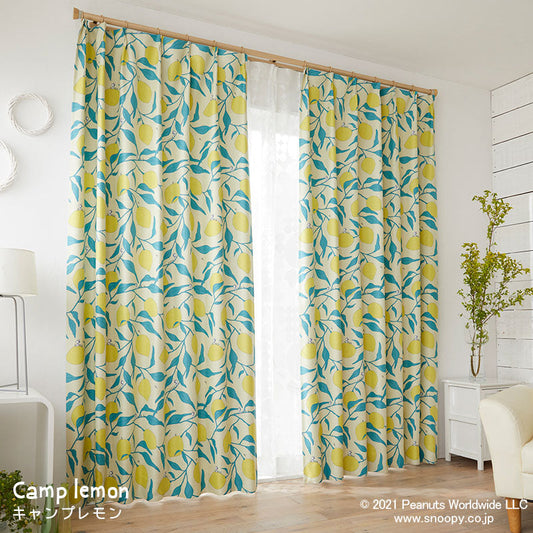 【SNOOPY スヌーピー】爽やかなレモン畑を散歩するビーグル・スカウトの2級遮光カーテン Camp lemon - キャンプレモン イエロー 幅100×丈135~200cm(1枚入)