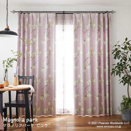 【SNOOPY スヌーピー】美しい花とスヌーピーとウッドストックの2級遮光カーテン Magnolia park - マグノリアパーク ピンク 幅100×丈135~200cm(1枚入)
