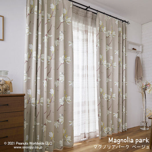 【SNOOPY スヌーピー】美しい花とスヌーピーとウッドストックの2級遮光カーテン Magnolia park - マグノリアパーク ベージュ 幅100×丈135~200cm(1枚入)