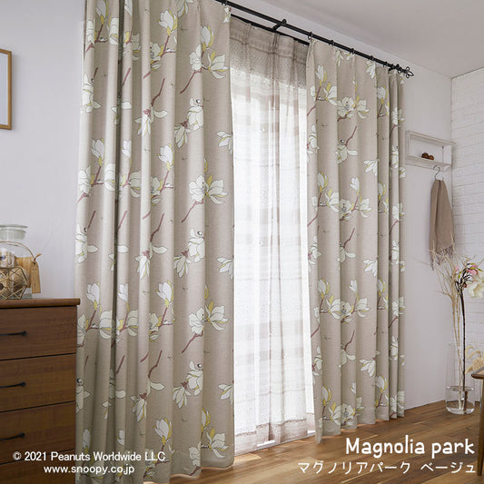 【SNOOPY スヌーピー】美しい花とスヌーピーとウッドストックの2級遮光カーテン Magnolia park - マグノリアパーク ベージュ