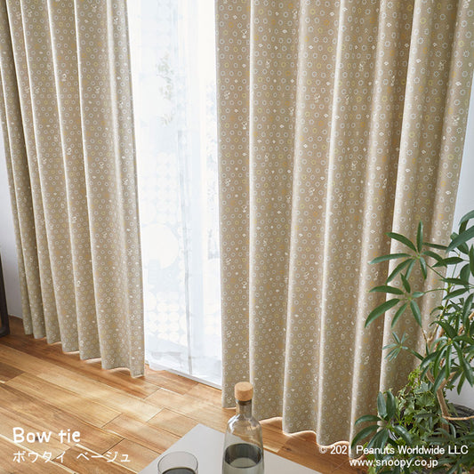 【SNOOPY スヌーピー】ネクタイと帽子をかぶっておめかししたスヌーピーの2級遮光カーテン Bow tie - ボウタイ ベージュ
