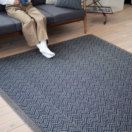 英国産ウール100%ヘリンボン柄で防炎・防ダニ加工の高機能オールシーズンラグ ジップスコット