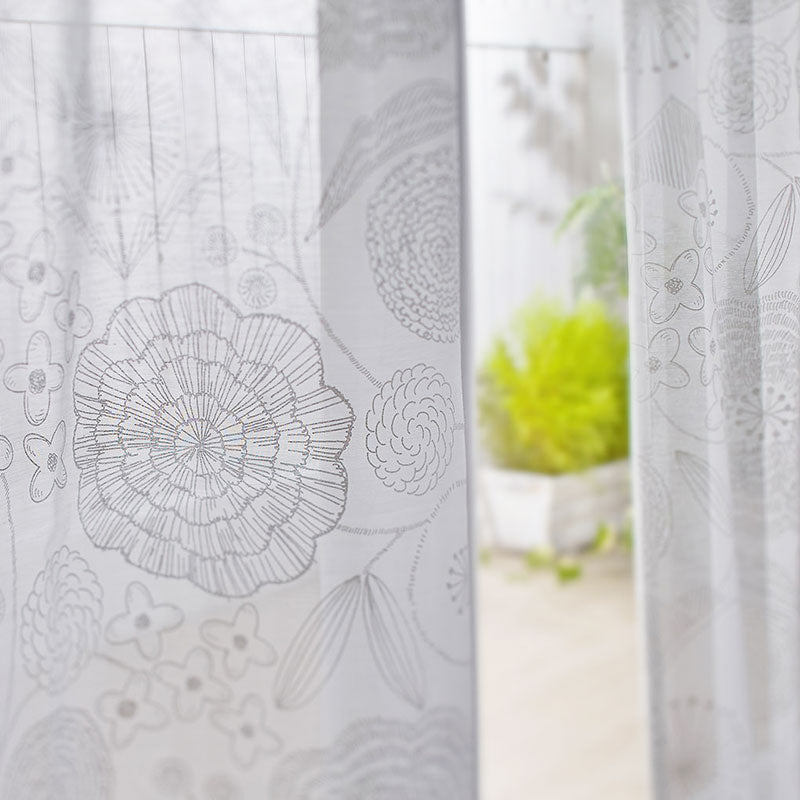 北欧カーテンシリーズ 繊細な手描きの花々を一面にデザインしたデザインボイルレースカーテン IHANA VOILE - イハナボイル