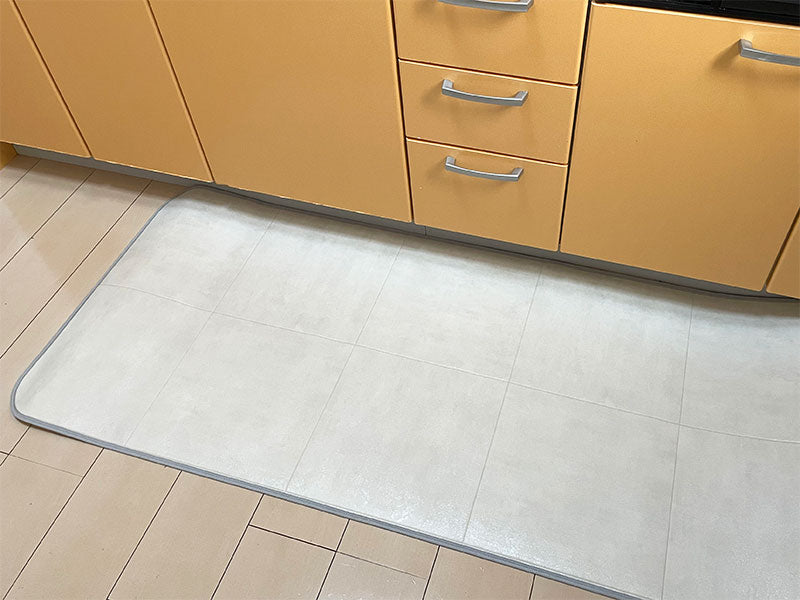 優れた耐摩耗性で土足使用もOK!汚れても拭き取るだけでキレイ!はっ水・抗菌・防炎機能付きキッチンマット幅80cmタイプ<Diane - ディアンアイボリー>