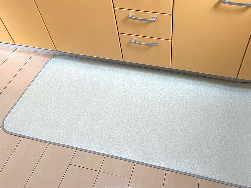 汚れても拭き取るだけでキレイ!はっ水・抗菌・防炎機能付きキッチンマット幅100cmタイプ<Drawl - ドロールグリーン>