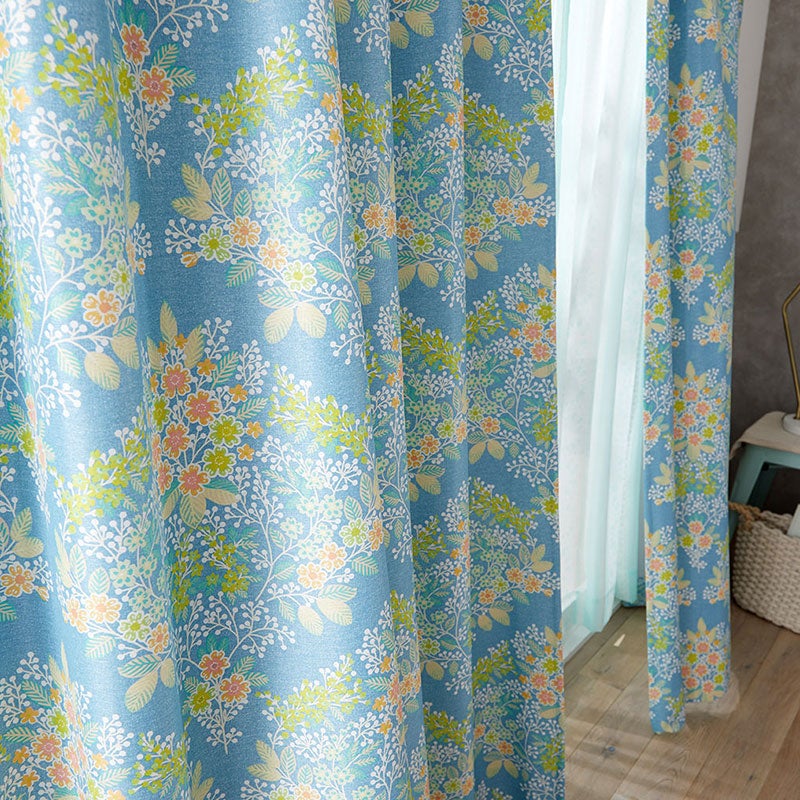 北欧カーテンシリーズ ブーケの花びらや葉の色の移ろいが繊細な遮光カーテン Mix bouquet - ミックスブーケ ブルー