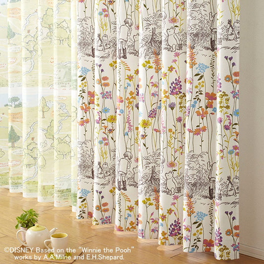 【Disney ディズニー】カラフルな花々が咲き誇る華やかな雰囲気の2級遮光カーテン POOH Garden place - プー ガーデンプレイス ピンク