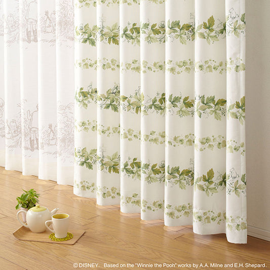 【Disney】リースの上で遊ぶプーのボーダー柄2級遮光カーテン POOH Wreath - プー リース グリーン 幅100×丈135~200cm(1枚入)