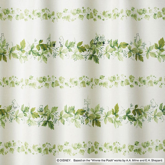 【Disney ディズニー】リースの上で遊ぶプーのボーダー柄2級遮光カーテン POOH Wreath - プー リース グリーン