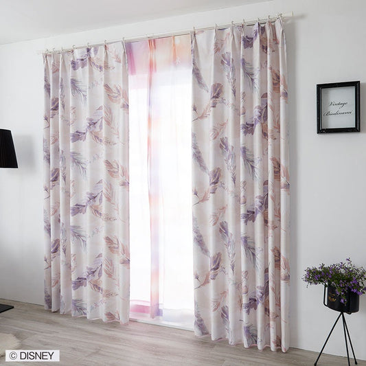 【Disney ディズニー】水彩タッチの軽やかな羽が舞うエレガントなデザインの2級遮光カーテン MICKY Fran - ミッキー フラン ピンク
