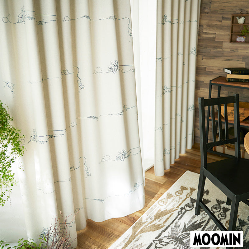 【MOOMIN ムーミン】DENIM BORDER デニムボーダー デニムライクな表情のベースに 小説「ムーミン谷の彗星」の挿絵をプリントした遮光カーテン アイボリー