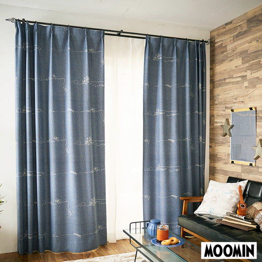 【MOOMIN ムーミン】DENIM BORDER デニムボーダー デニムライクな表情のベースに 小説「ムーミン谷の彗星」の挿絵をプリントした遮光カーテン ブルー
