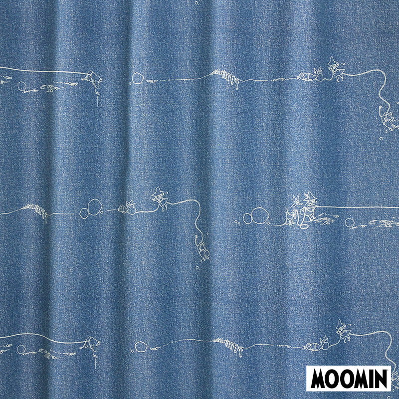 【MOOMIN ムーミン】DENIM BORDER デニムボーダー デニムライクな表情のベースに 小説「ムーミン谷の彗星」の挿絵をプリントした遮光カーテン ブルー