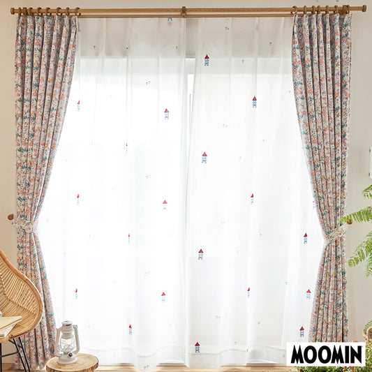 【MOOMIN ムーミン】MOOMIN HOUSE voile ムーミンハウス ボイル ムーミンやしきを高密度な刺繍で表現したレースカーテン 幅100×丈133~198cm(1枚入)