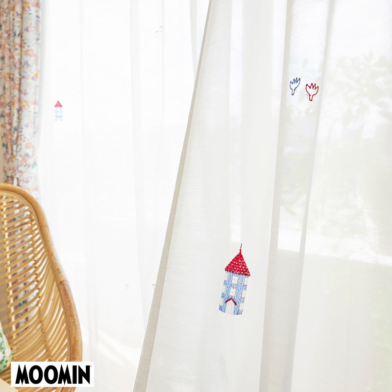 【MOOMIN ムーミン】MOOMIN HOUSE voile ムーミンハウス ボイル ムーミンやしきを高密度な刺繍で表現したレースカーテン 幅100×丈133~198cm(1枚入)