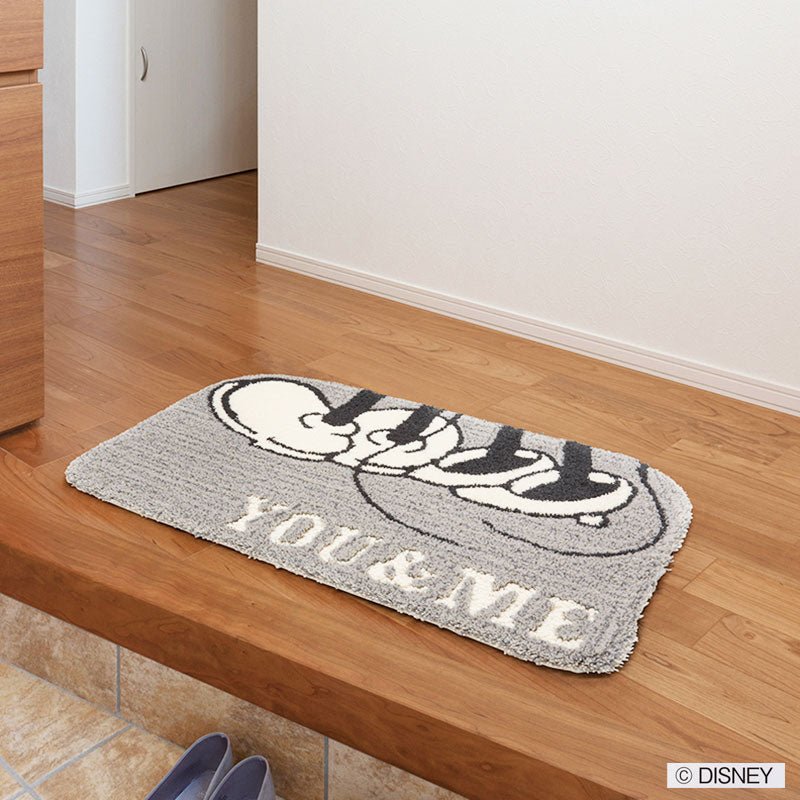 【Disney】ミッキーとミニーが仲良く一緒にいる玄関マット MICKEY YOU&ME MAT- ミッキー ユーアンドミーマット グレー