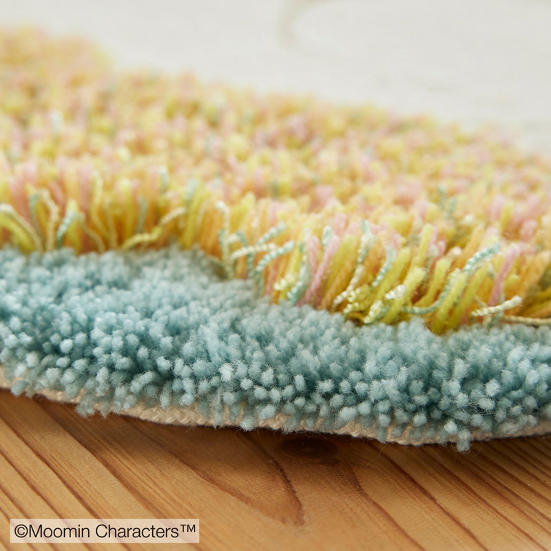 ふわふわパイルの曇の上にのんびりと横たわるムーミン FLUFFY MOOMIN MAT - フラッフィーム-ミン 45×65cm