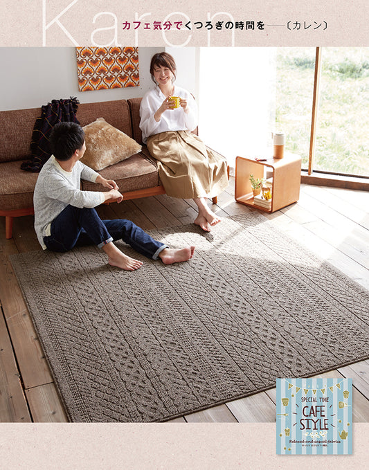 ケーブル編みのような馴染みやすいニット柄がかわいいラグ