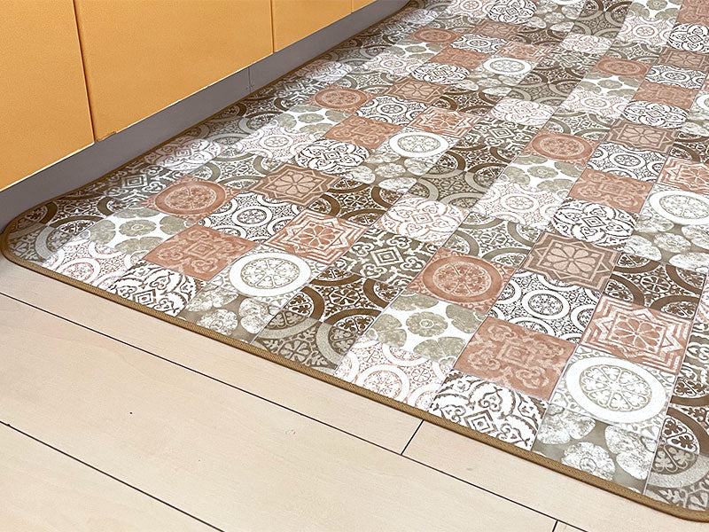 優れた耐摩耗性で土足使用もOK!汚れても拭き取るだけでキレイ!はっ水・抗菌・防炎機能付きキッチンマット幅40cmタイプ<Nene - ネネブラウン>