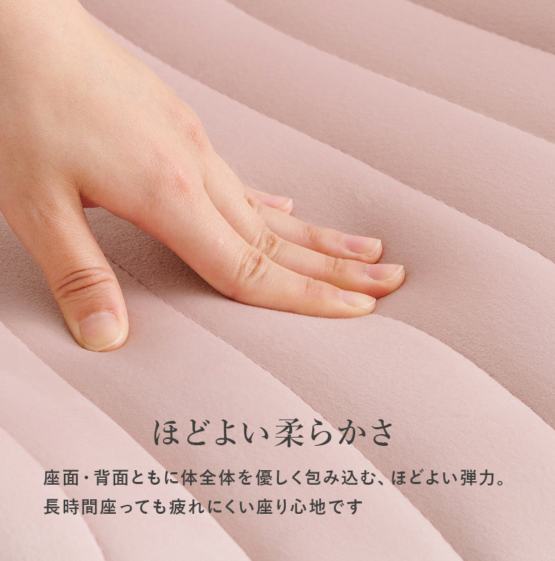 貝殻のようなシルエットにゴールドの脚がエレガントなインテリアチェア