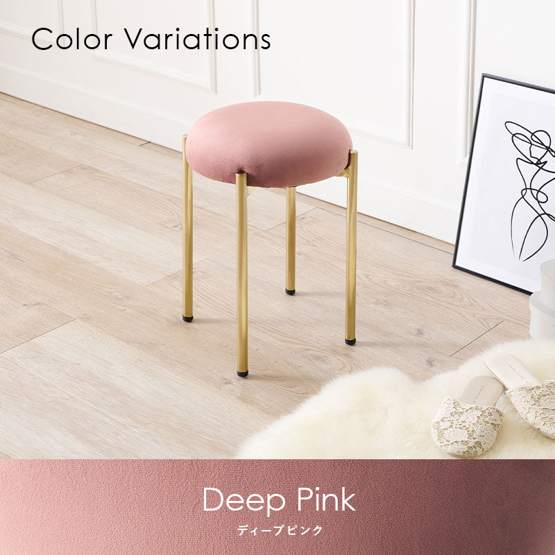 ころんとした座面にゴールドの脚がフェミニンなスツール