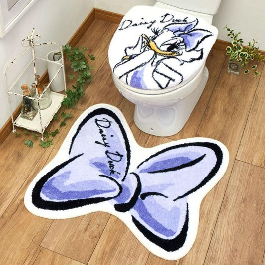 【Disney ディズニー】ディズニー デイジーのフタカバーとマットのセット！トイレをファンシーな空間へ＜ディズニー デイジー トイレフタカバー・トイレマット2点SET＞