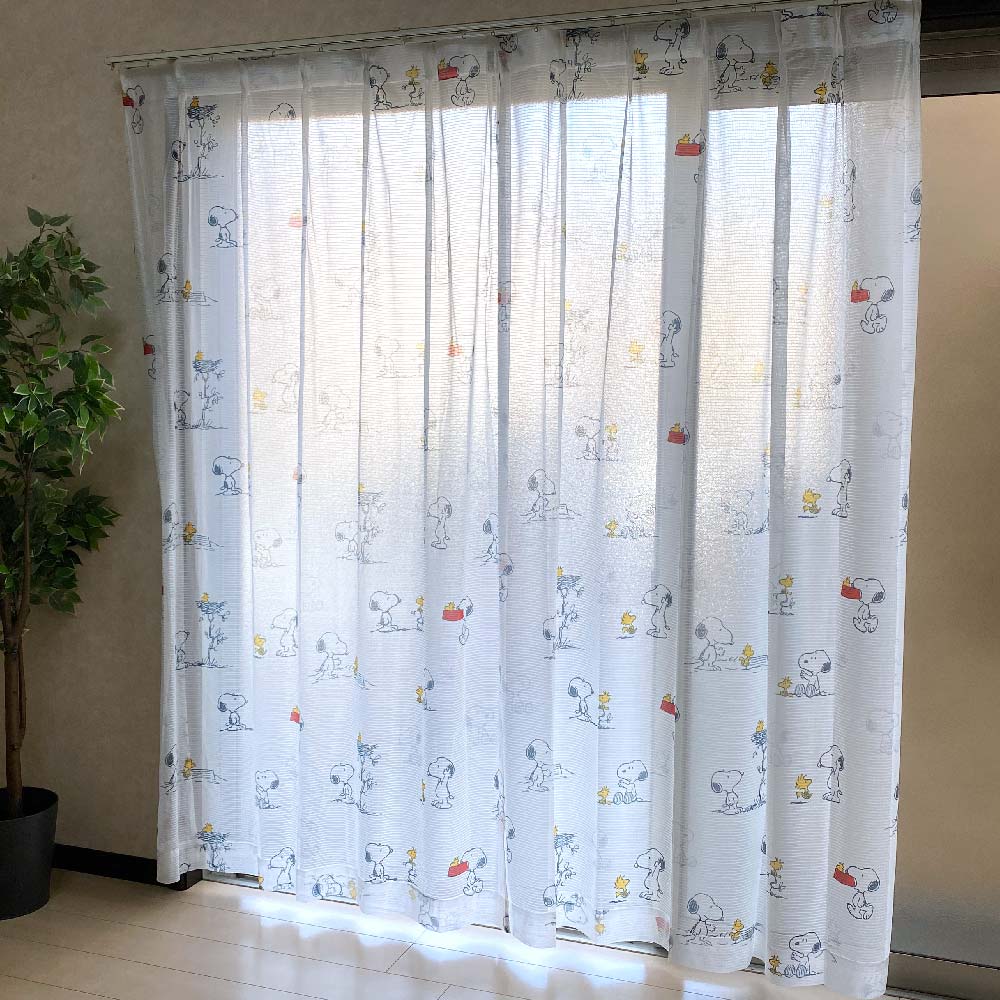 【SNOOPY スヌーピー】スヌーピーの柄がかわいいレースカーテン 2枚組