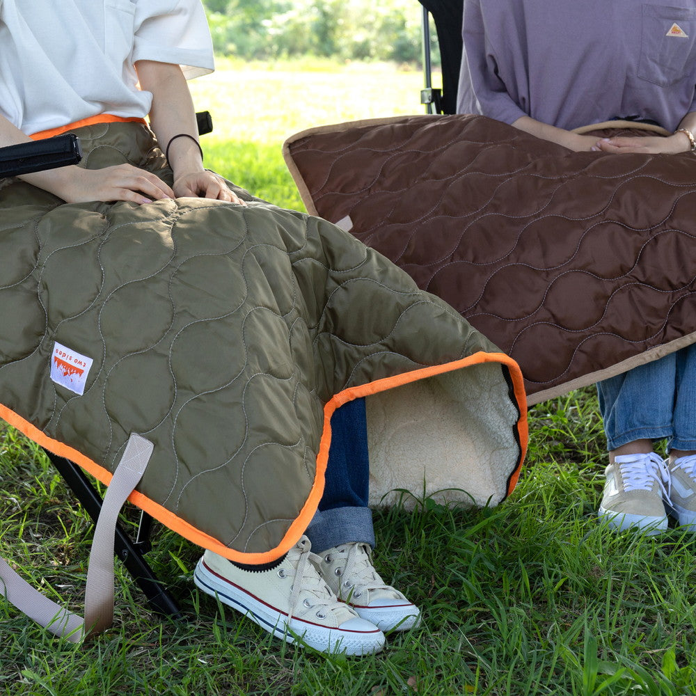 家でも外でもキャンプ気分！two sides ひざ掛けにもなる2wayトートバック