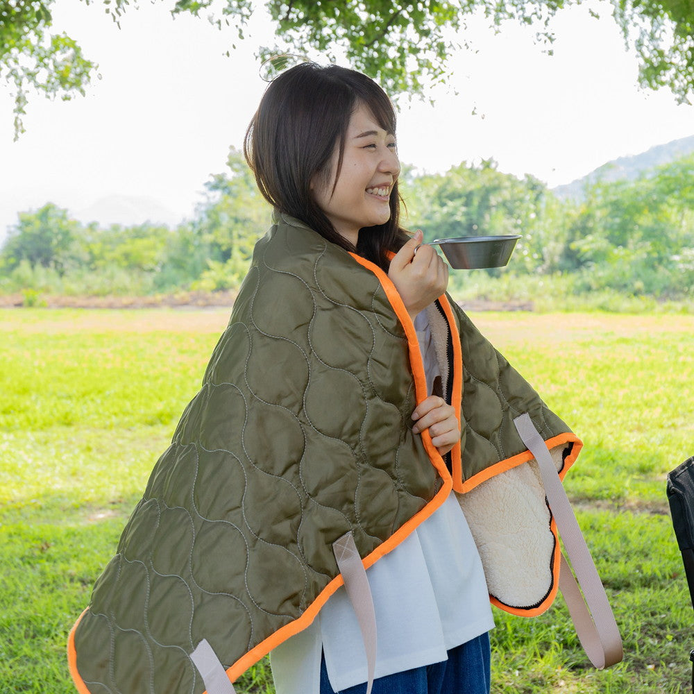 家でも外でもキャンプ気分！two sides ひざ掛けにもなる2wayトートバック