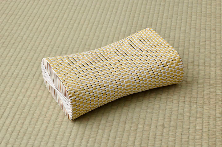 適度な硬さで、ひんやりした肌感触のPPまくら 約30×20cm
