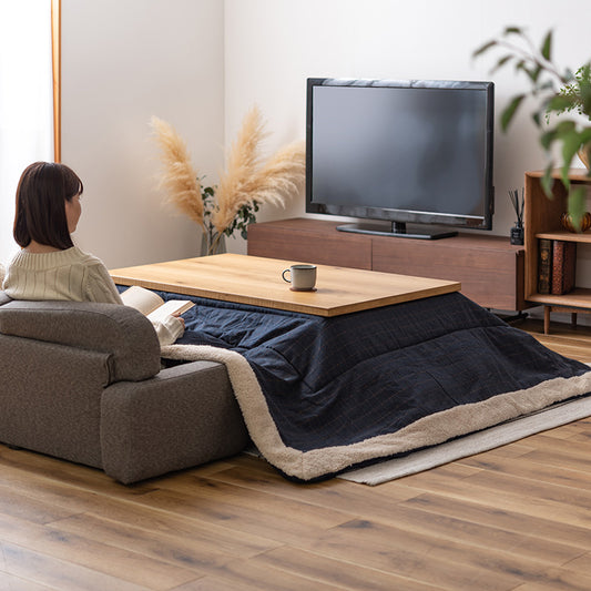 ネイビーのデニム風生地にオレンジのチェック柄が入ったシンプルなデザインこたつ掛け布団 コタツ布団 長方形 190×230cm