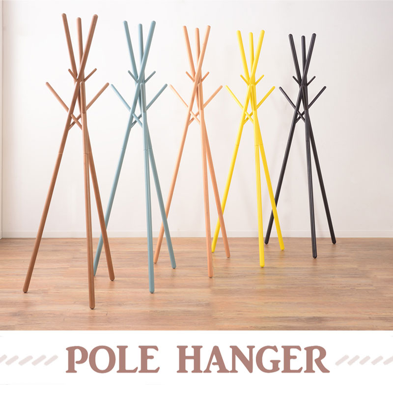 シンメトリーの美しいディテールでシンプルなデザインの空間に馴染む ハンガーラック