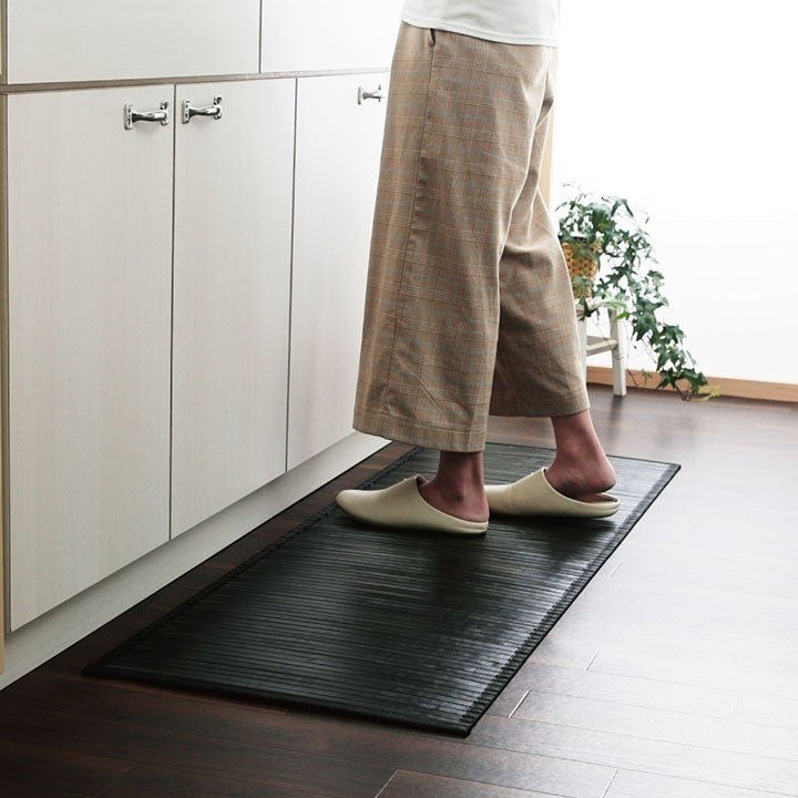 竹の素材感をいかした汚れにくくお手入れも簡単なバンブーキッチンマット