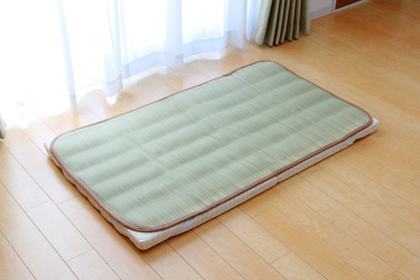 純国産 やわらかい草の敷きパッド 『さらさら素肌草ベビー敷きパッド』 約70×120cm (中綿入り)