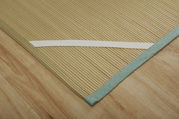 柔らかく体にフィットしやすい無染土い草を使用したネゴザ（四隅バンド付き）
