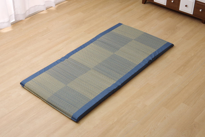 い草を使用したシンプルな格子柄のごろ寝フリーマッ『ノア 私の場所マット』約70×150cm (中材:固わた40mm)