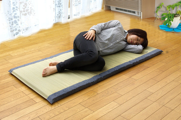 固わた40mm入り い草ごろ寝フリーマット 『デニム素肌草 私の場所』 ブルー 約70×150cm