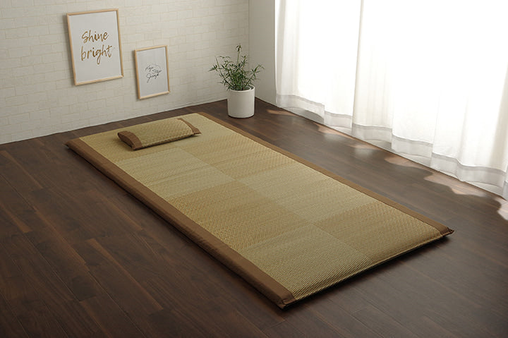 い草を使用したシンプルな格子柄のフリーマット枕付き （マット 約90×200cm）
