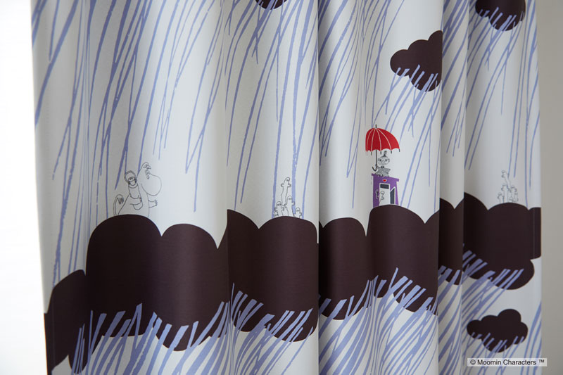 【MOOMIN ムーミン】嵐の中のちびのミイとムーミン 2級遮光カーテン RAIN DROP - レインドロップ  ブラック 幅100×丈135～200cm(1枚入)