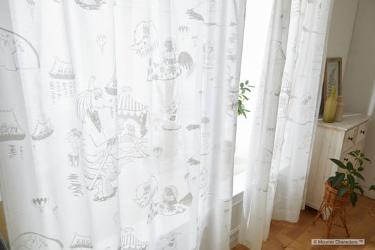 【MOOMIN ムーミン】結婚のお祝いで船に浮かぶエピックシーン  EPIC - エピック ホワイト 幅100×丈133～198cm(1枚入)