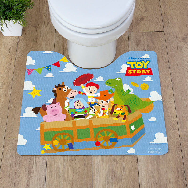【Disney ディズニー】 トイ・ストーリーのキャラクターたちが描かれたかわいいトイレマット