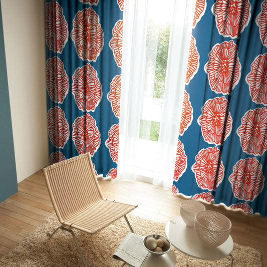 北欧カーテンシリーズ お花をダイナミックに構成したデザインの2級遮光カーテン DAIRIN - ダイリン ダークブルー