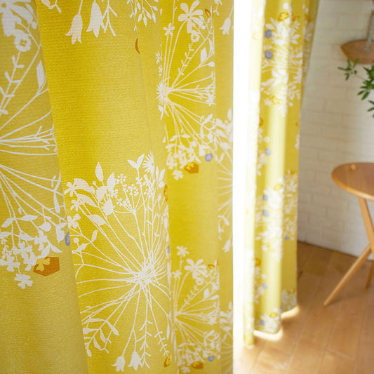 北欧カーテンシリーズ 綺麗なシルエットの植物を大胆かつ繊細に並べたデザインの2級遮光カーテン KUKKA - クッカ イエロー