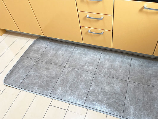 優れた耐摩耗性で土足使用もOK！汚れても拭き取るだけでキレイ！はっ水・抗菌・防炎機能付きキッチンマット幅80cmタイプ＜Diane - ディアングレー＞