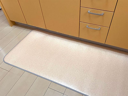 汚れても拭き取るだけでキレイ！はっ水・抗菌・防炎機能付きキッチンマット幅80cmタイプ＜Drawl - ドロールオレンジ＞