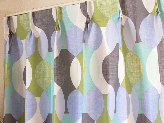 柔らかな色調がお部屋に馴染みやすい2級遮光カーテン Kikakika - キカキカ ブルー