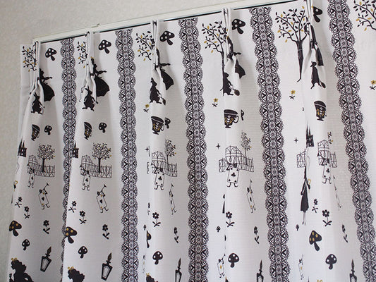 ふしぎの国のアリスの世界をイメージした2級遮光カーテン＜Alice in Wonderland - ふしぎの国のアリス アイボリー＞