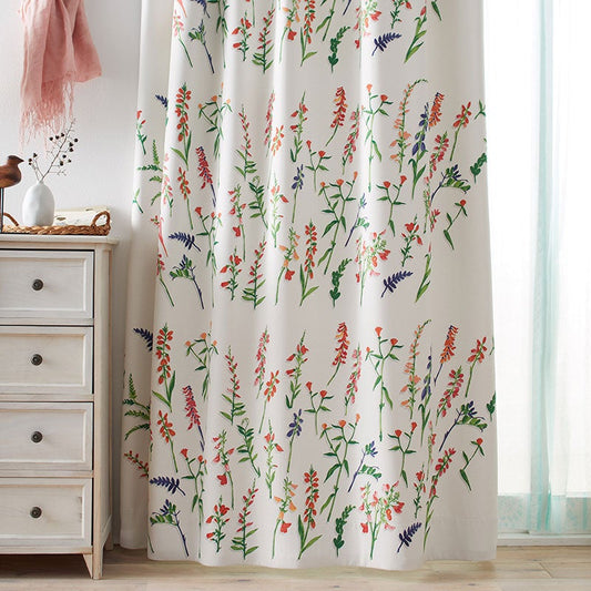 北欧カーテンシリーズ 水彩画タッチの小さな花々を大胆な広がりのある構成にした遮光カーテン Collet - コレット レッド