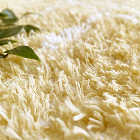 線描きタッチのゆるやかなデザインとソフトな手触りが心地よいラグ Jena - イエナ イエロー