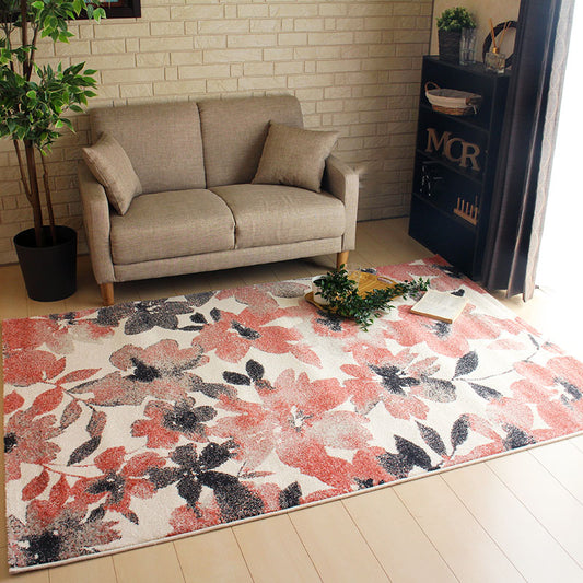 水彩タッチで表現された花柄のフォルムをカジュアルカラーに彩ったウィルトン織ラグ！お部屋の印象を明るくしてくれるベルギー製ラグ Caral -カラルレッド